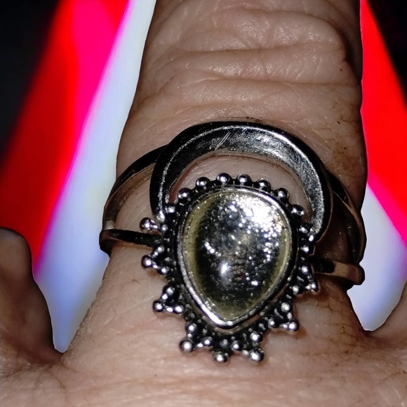 Beautiful sterling silver ring size 7 - Picture 1 of 1